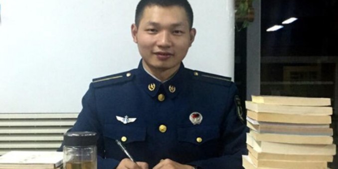 青年军旅诗人王小明访谈