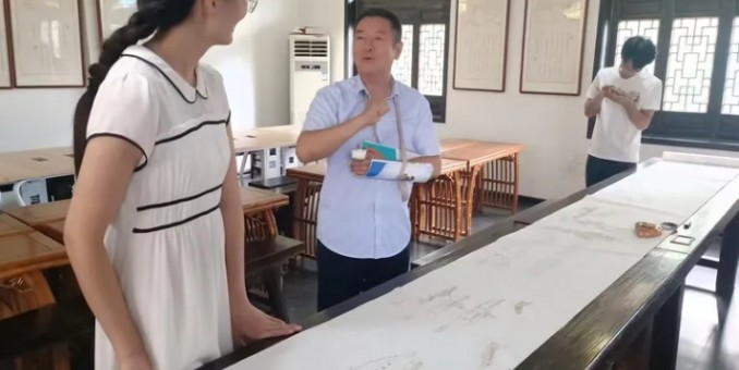 以香为笔，绘就抗战史诗——记年轻大学生关晨馨的爱国情怀与坚守
