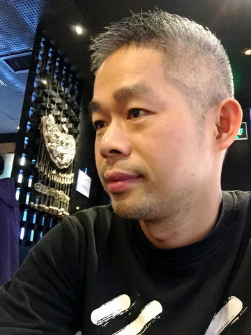 李耿民:以独特的艺术视角创油画之魂