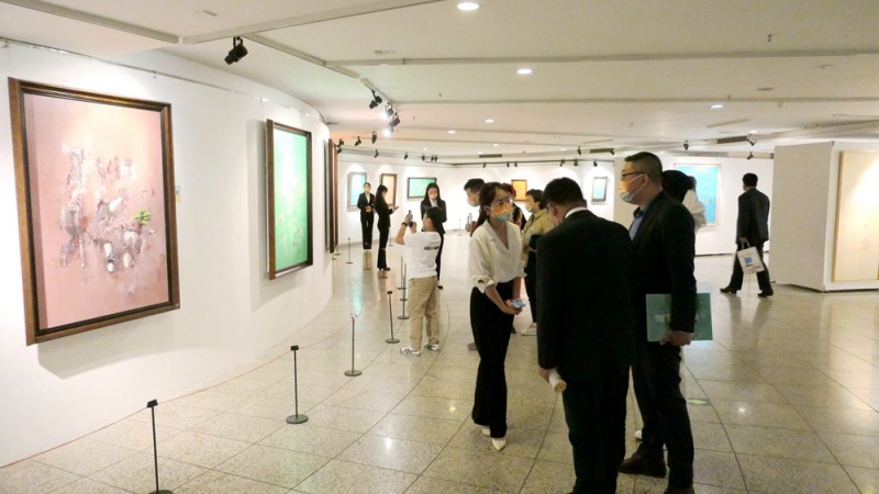 点击打开原图 《莲开盛世》王国平禅境油画展5月1日在中华世纪坛开幕