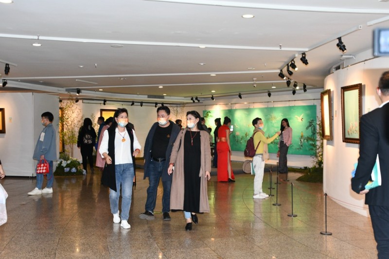 点击打开原图 《莲开盛世》王国平禅境油画展5月1日在中华世纪坛开幕