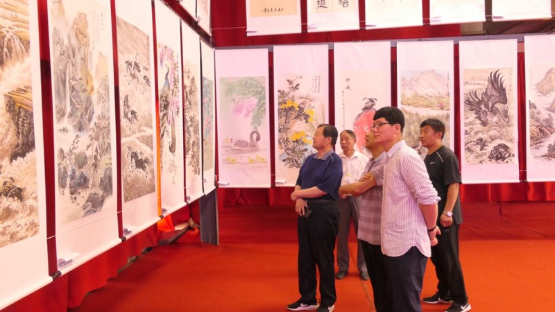 点击打开原图 任家庄:小山村举办全球善文化书画展