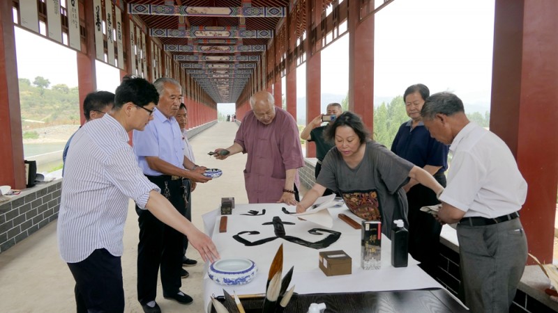点击打开原图 任家庄:小山村举办全球善文化书画展