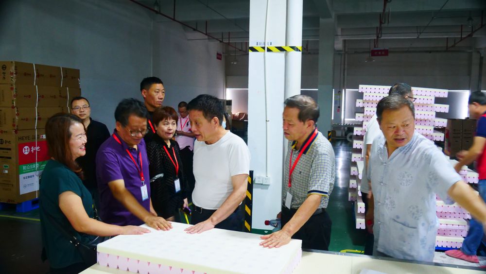 “品读孝乡 放歌和也”艺术之旅·第12届中国作家新创作论坛在安吉举行 “品读孝乡 放歌和也”艺术之旅·第12届中国作家新创作论坛在安吉举行