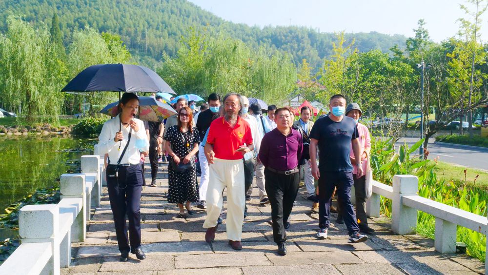 “品读孝乡 放歌和也”艺术之旅·第12届中国作家新创作论坛在安吉举行 “品读孝乡 放歌和也”艺术之旅·第12届中国作家新创作论坛在安吉举行