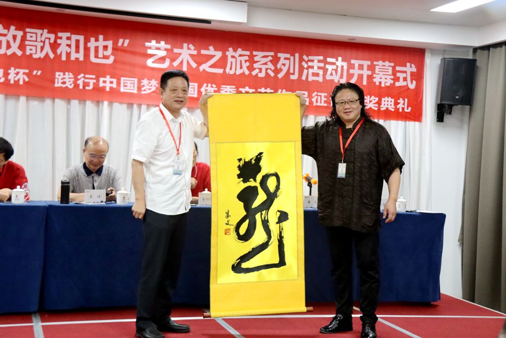 “品读孝乡 放歌和也”艺术之旅·第12届中国作家新创作论坛在安吉举行 “品读孝乡 放歌和也”艺术之旅·第12届中国作家新创作论坛在安吉举行