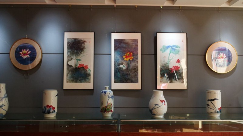 “荷风逸趣＂—林清泉荷花作品展在京展出